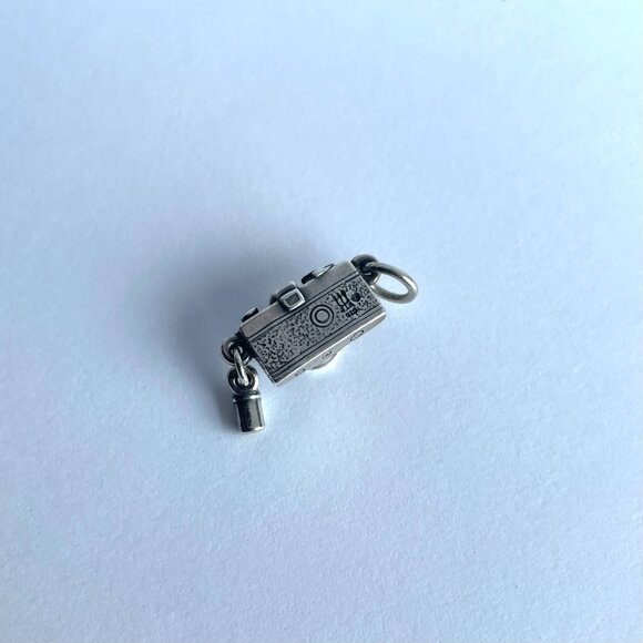 James Avery Sterling Silver 35mm Camera and Canister Charm - Pre-Owned - Picture 6 of 9